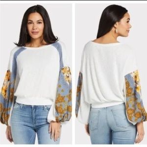 Free People casual clash thermal white top puff design sleeve M great for fall